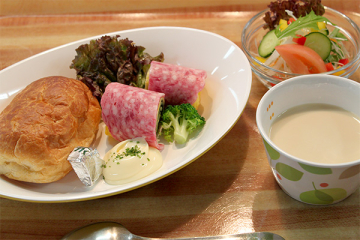 朝食